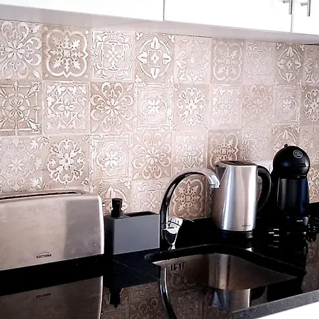 Nova * Αλμπουφέιρα